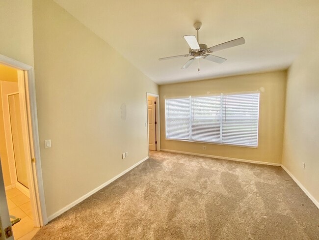 Building Photo - 909 Hampton Cir