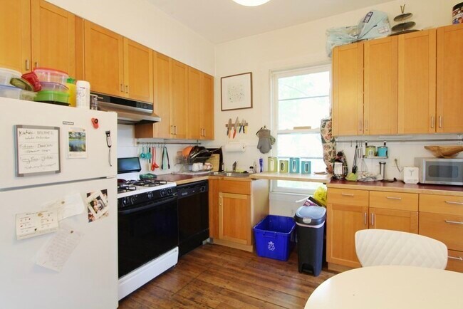 Building Photo - 34 Essex St