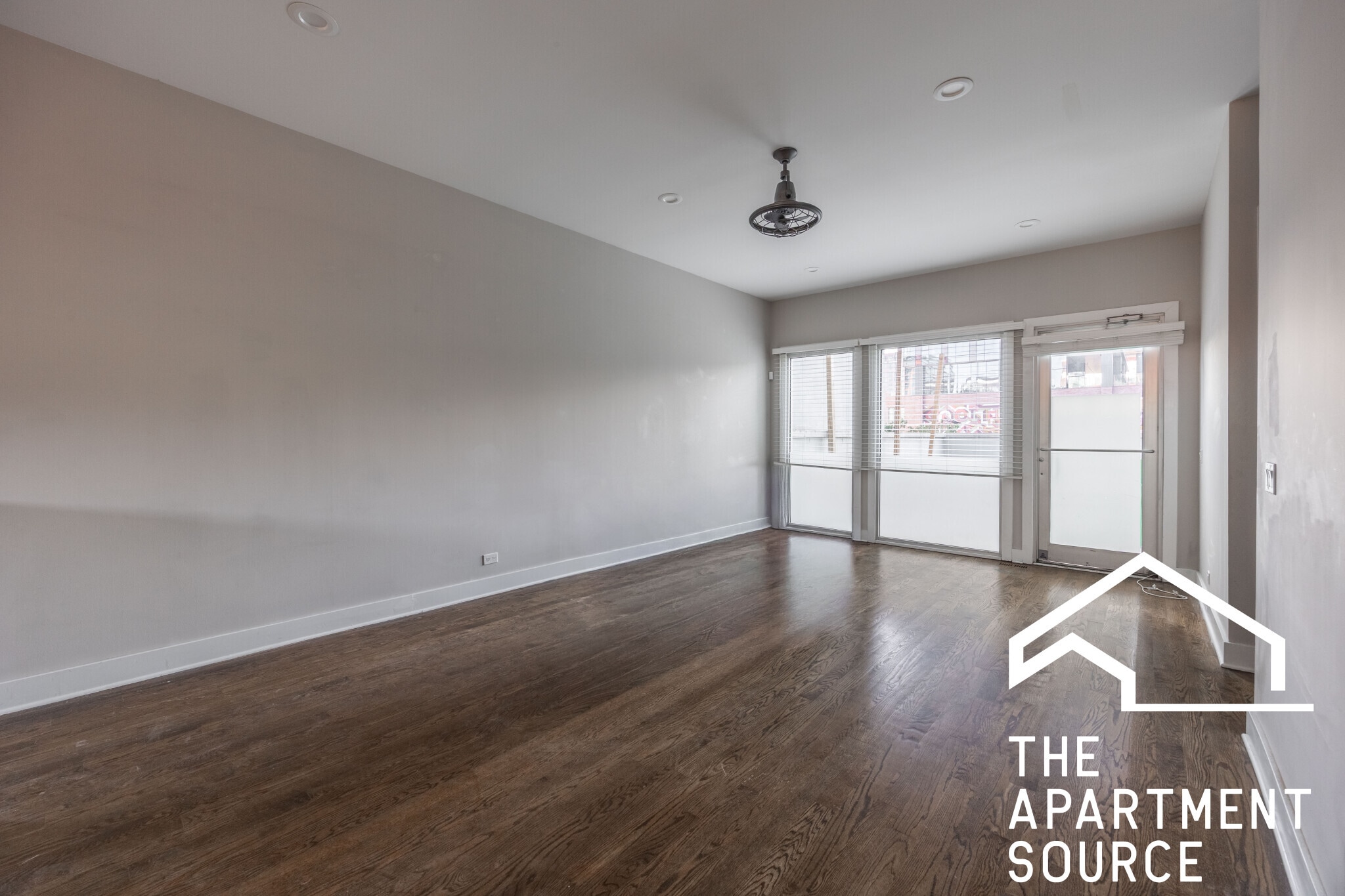 Building Photo - 1008 W Lake St