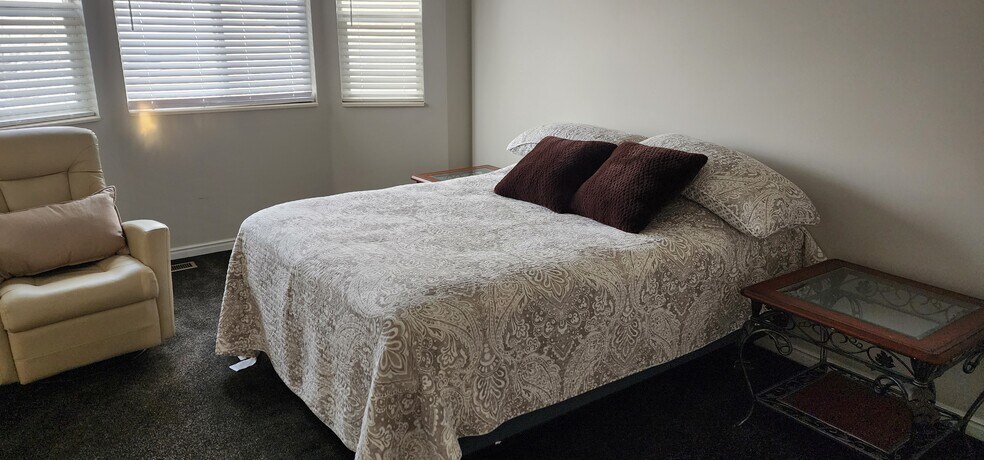 Building Photo - 1160 N Colonel Rd