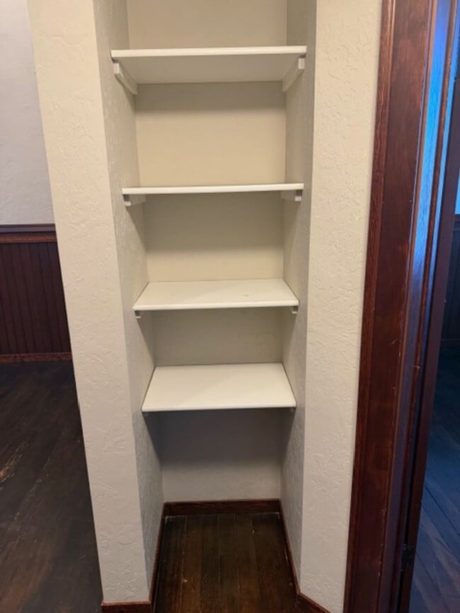 Building Photo - Downtown Charm Meets Modern Convenience in a Stylish 2-Bed Retreat