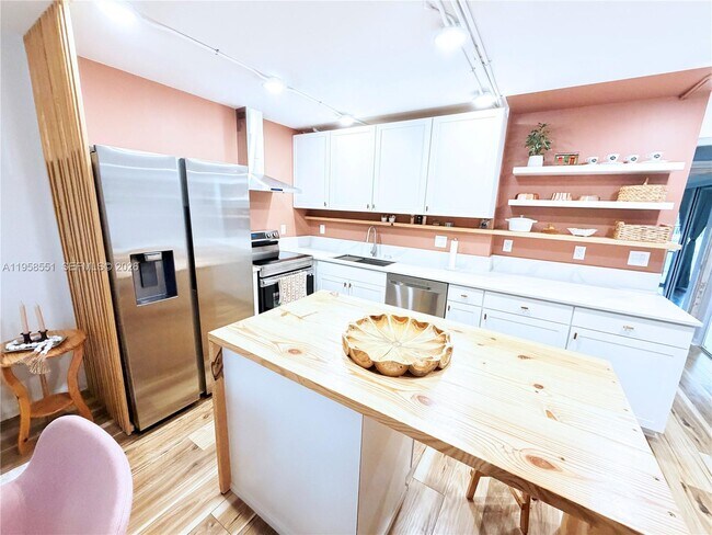 Building Photo - 2130 Cambridge F