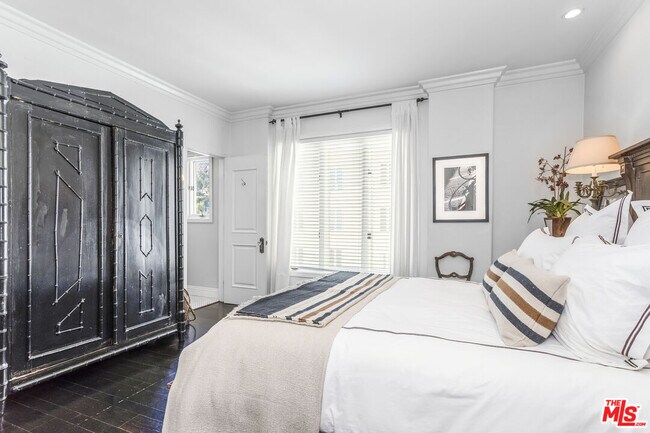 Building Photo - 1424 N Crescent Heights Blvd