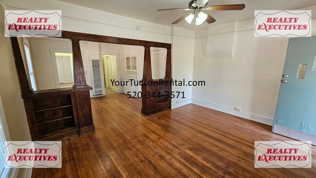 Building Photo - 8th Street and Euclid - 1 bedroom 1 bath r...