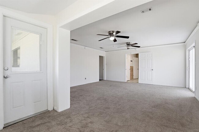 Building Photo - 128 Skyview Terrace