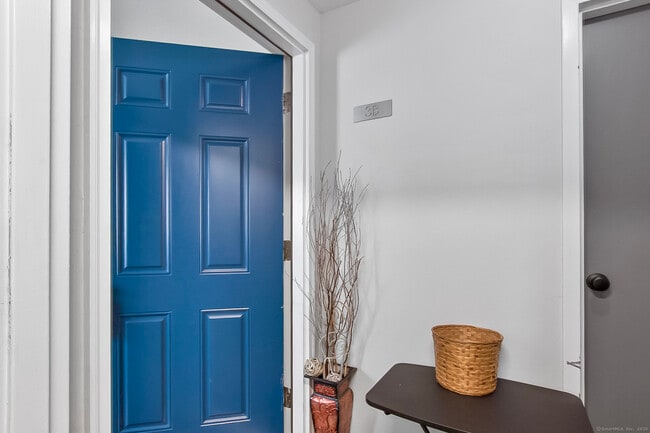 Primary Photo - 36 Woodbury Ave