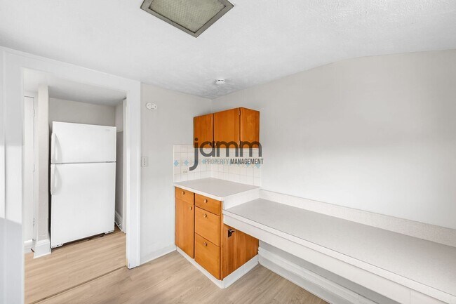 Building Photo - 14724 Clifton Blvd