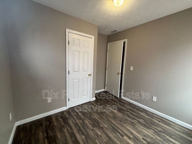 Building Photo - 2112 Lodell Ave