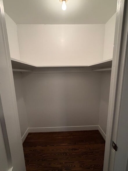 Building Photo - 234 S Peace Haven Rd