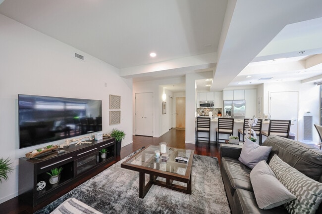 Building Photo - 7121 E Rancho Vista Dr