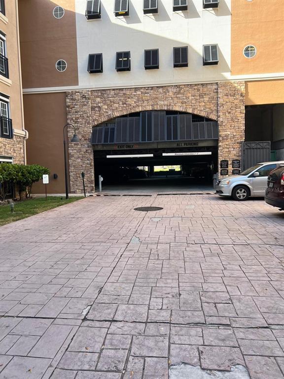 Building Photo - 4221 W Spruce St