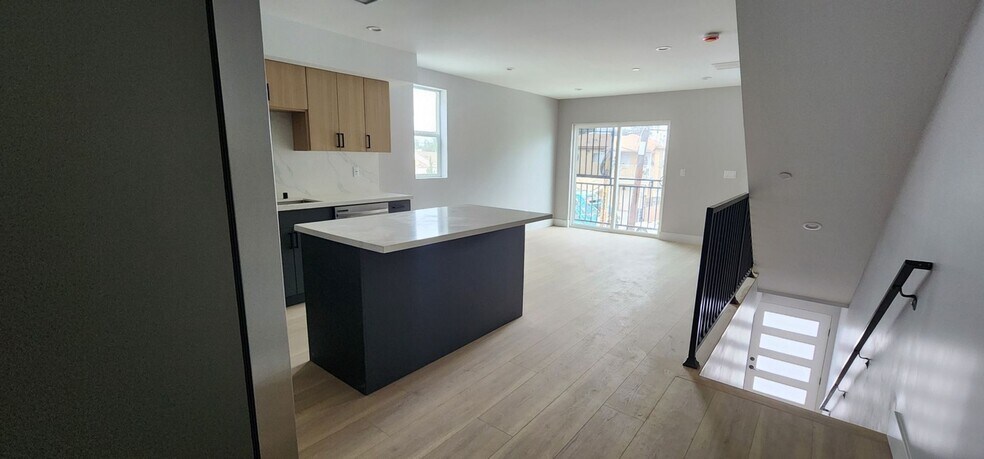 Building Photo - 5729 Klump Ave