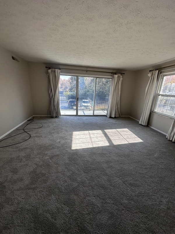 Building Photo - 1155 Charter Oak Ln