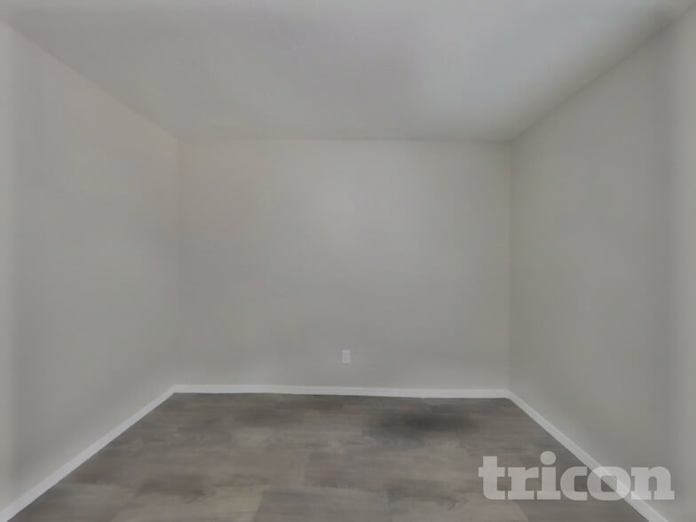 Building Photo - 3326 W St Anne Ave