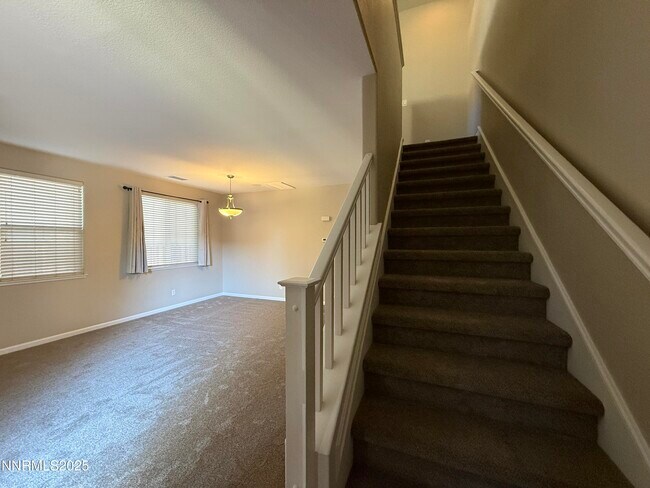 Building Photo - 435 Stradella Ct