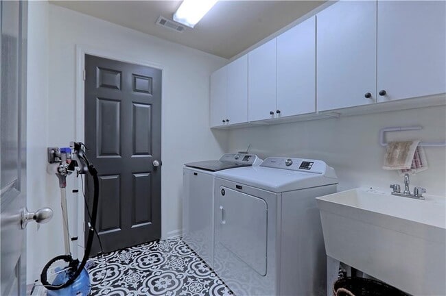 Building Photo - 5569 Julian Pl