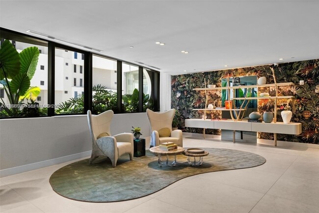 Building Photo - 700 NE 24th St