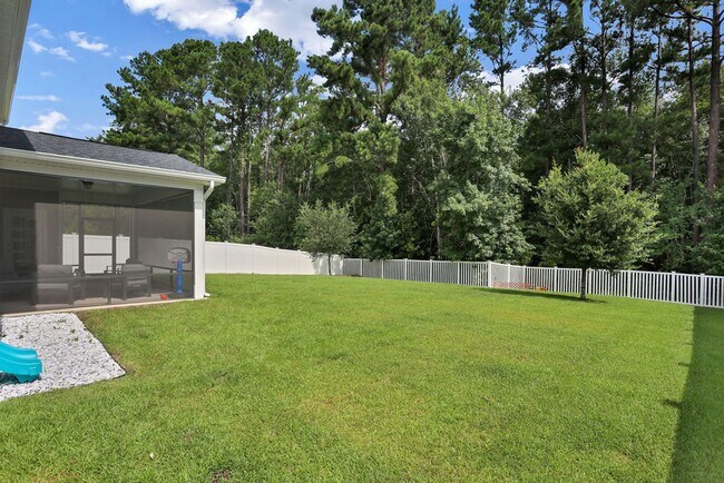 Building Photo - Spacious 4 bedroom 3 bath home with loft