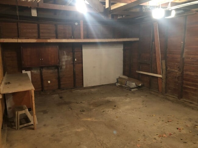Building Photo - 3 Bedroom House