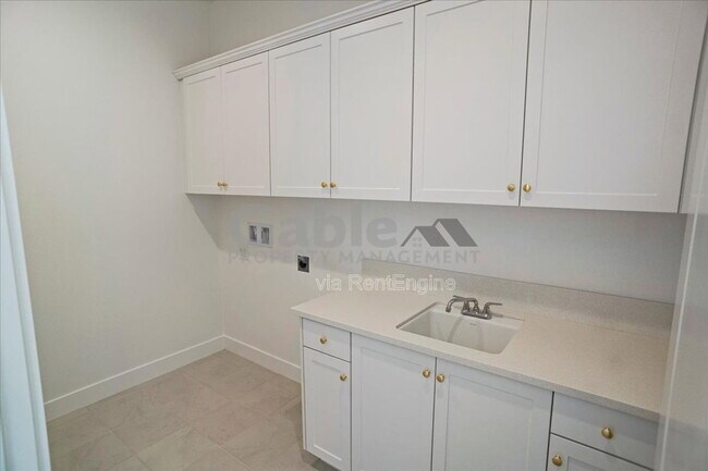 Building Photo - 30000 N Camino los Robles