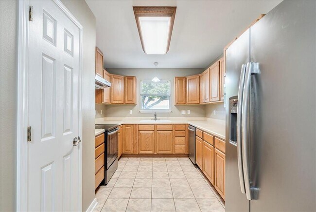 Building Photo - 1004 Misty Acres Dr