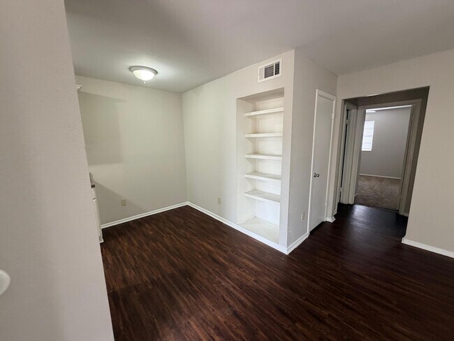 Building Photo - 3302 Salisbury Ave