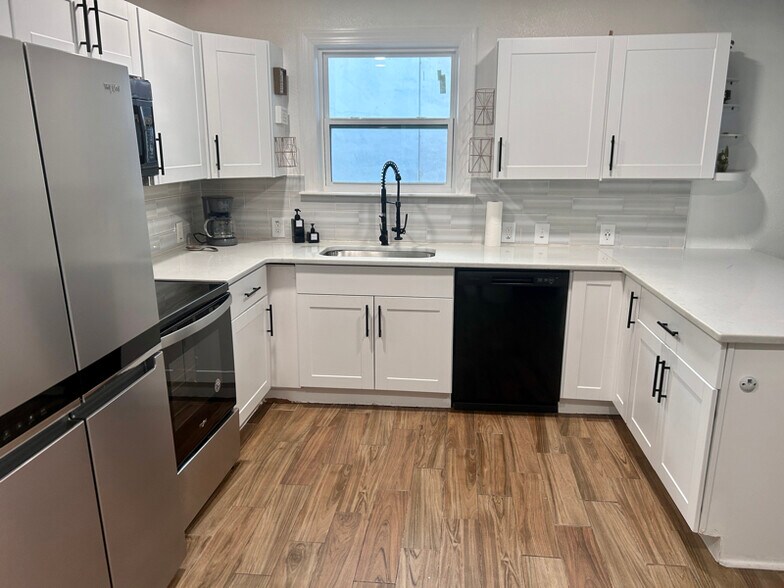 Building Photo - 222 Glass Ave