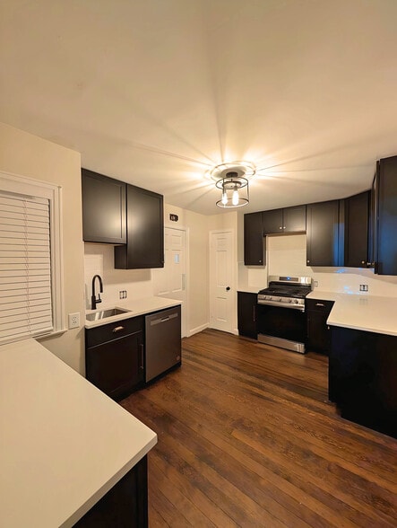 Renovated kitchen with brand new cabinets, quartz counters and appliances. - 2734 N Avondale Blvd