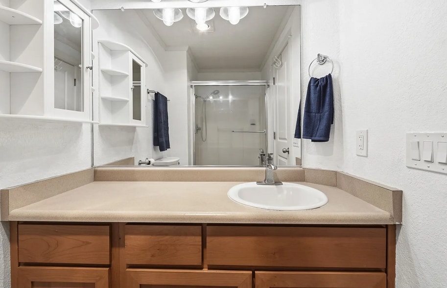 Building Photo - 510 SE 157th Ave