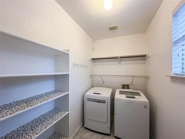 Building Photo - 6002 Salcon Cliff Dr