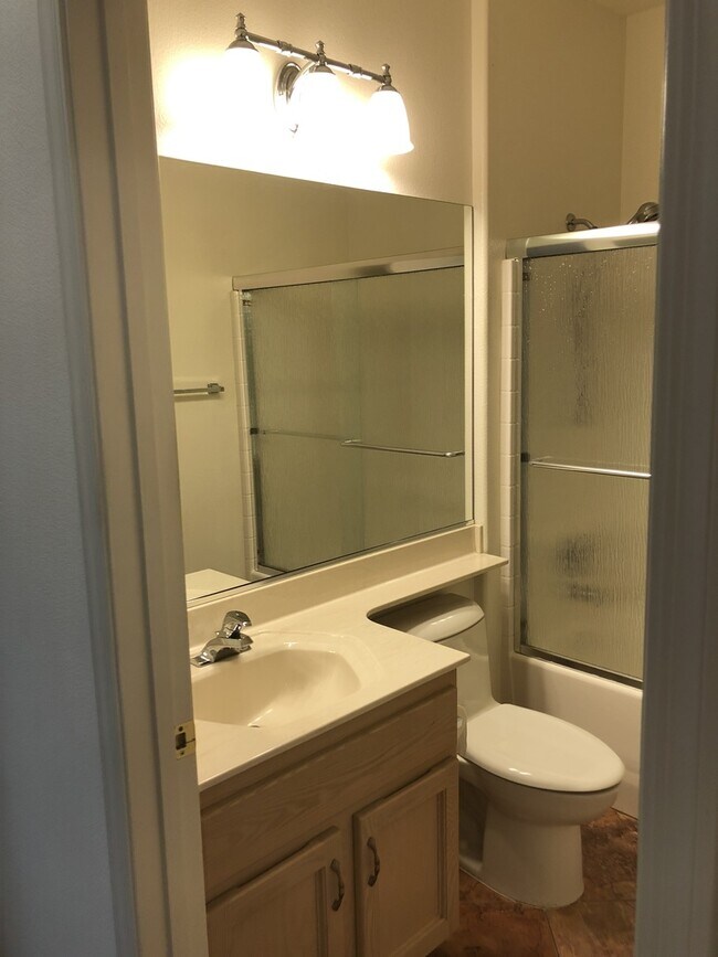 Building Photo - Stunning 3 bedroom 3 bath with Guest House in Sun City Anthem for 55+!