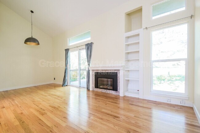 Building Photo - 4608 Greenbriar Ct