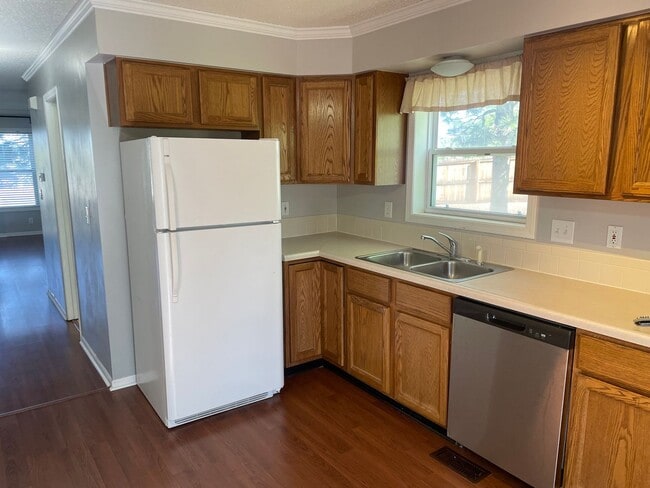 Building Photo - Townhouse for rent 2 bed 1.5 bath Castle Rock Co