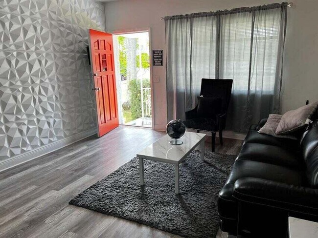 Building Photo - 538 SW 7th St