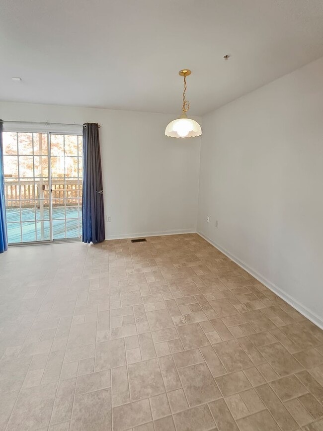 Building Photo - 3074 Esser Pl