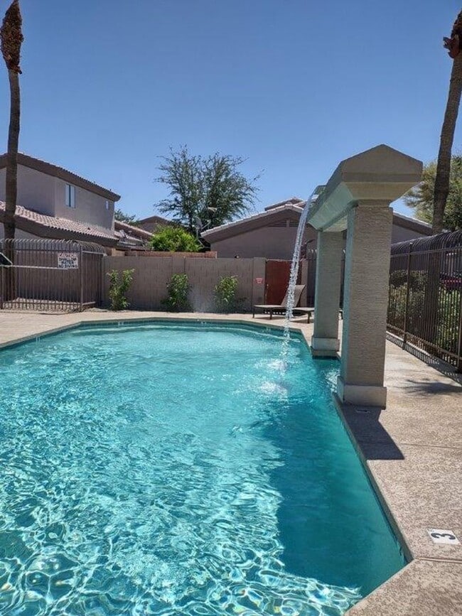 Building Photo - PEORIA ESTATES