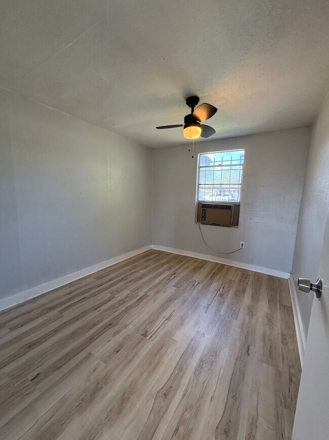 Building Photo - 3023 Oak Forest Ln