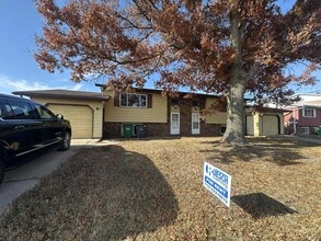 Building Photo - 2 Bedroom Duplex