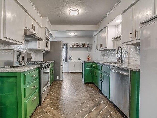 Building Photo - 621 N 16th St