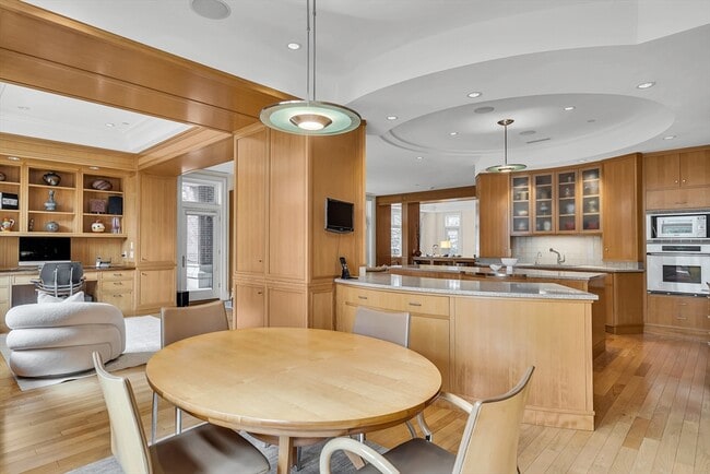 Building Photo - 120 Seaver St