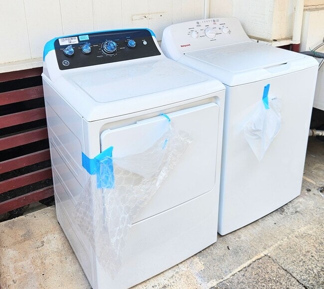 Building Photo - Lower Nuuanu 3 Bedroom 1.5 Bathroom Quiet ...