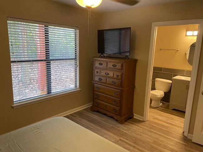 Building Photo - 741 White Dr