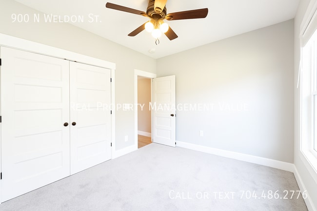 Building Photo - 900 N Weldon St