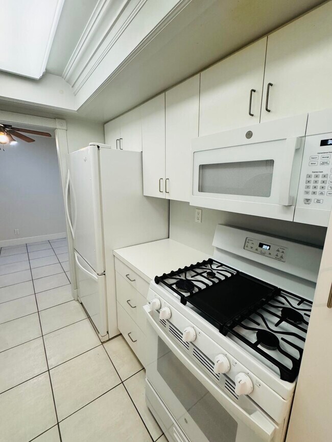 Building Photo - 1527 S Flagler Dr