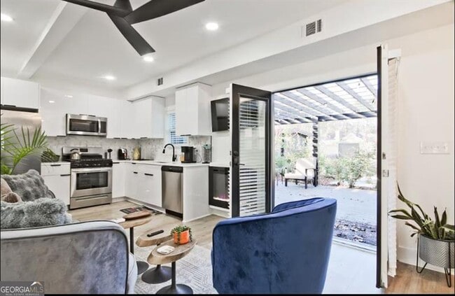 Building Photo - 3229 Kingsdale Dr SW