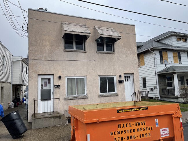 Primary Photo - 119 Oak St