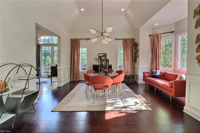 Building Photo - 40 Hamlet Ct