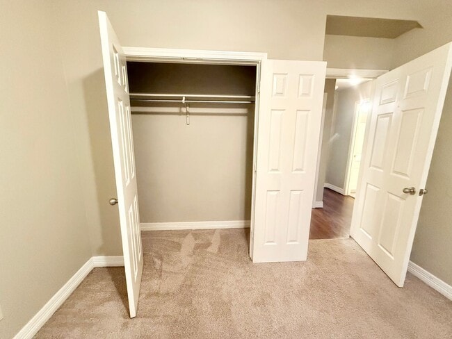 Building Photo - 4 bedroom near South Tyler!