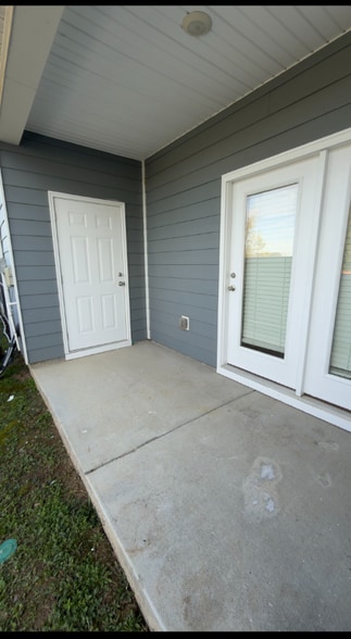 Building Photo - 529 Ellen Rd