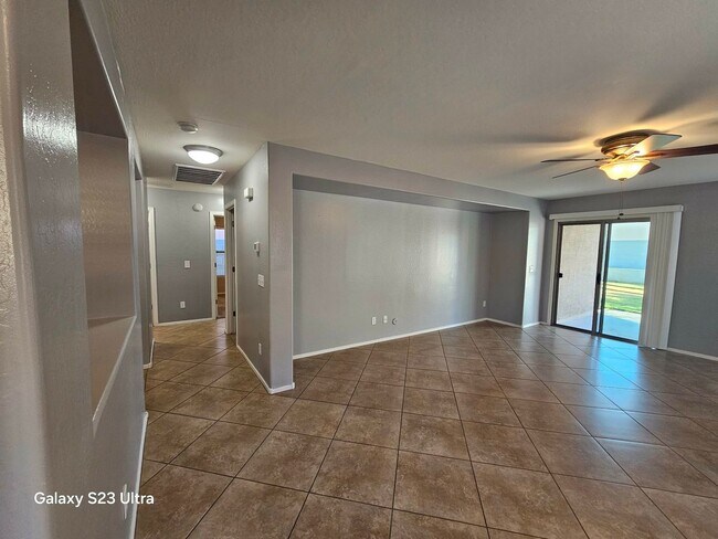 Building Photo - Well maintained 3 bedroom 2 bath charming home Free rent OAC